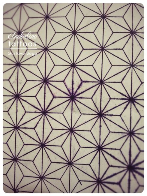 Pattern Geométrico - Estudo de estampa geométrica com hexágonos. Materiais: Grafite