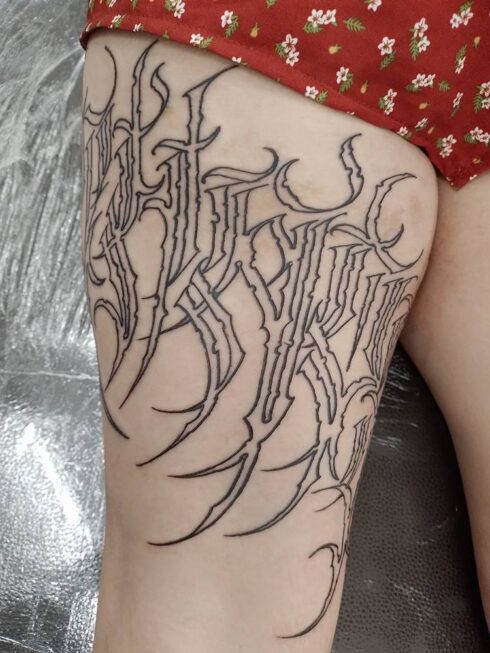 Lettering Ornamental - Tatuagem Lettering Ornamental Decorativo