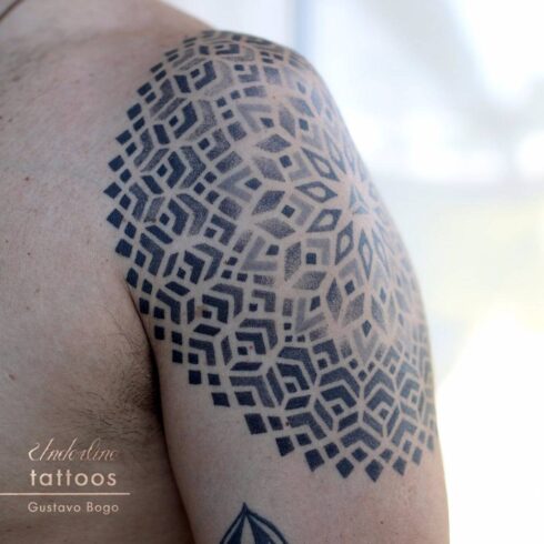 Ornamento Geométrico e Orgânico - Tatuagem Ornamental mesclando elementos geométricos e orgânicos