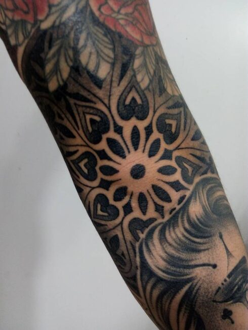 Ornamento Geométrico e Orgânico - Tatuagem Ornamental mesclando elementos geométricos e orgânicos