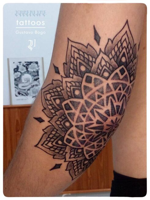 Ornamento Geométrico e Orgânico - Tatuagem Ornamental mesclando elementos geométricos e orgânicos