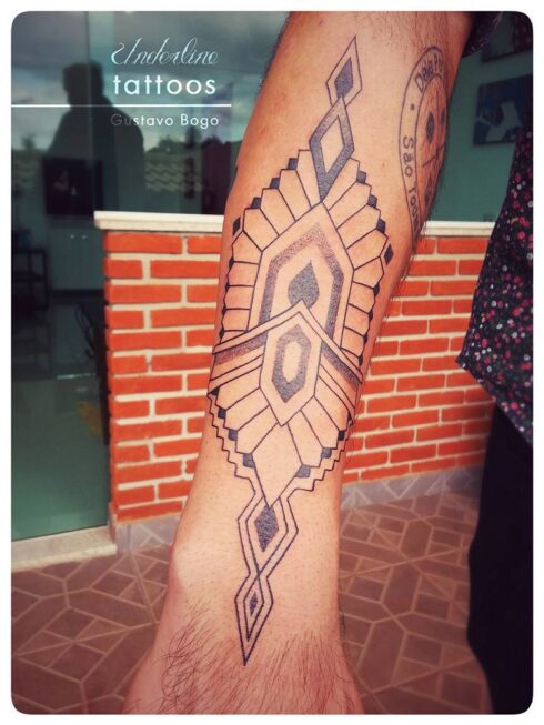 Ornamento Geométrico e Orgânico - Tatuagem Ornamental mesclando elementos geométricos e orgânicos