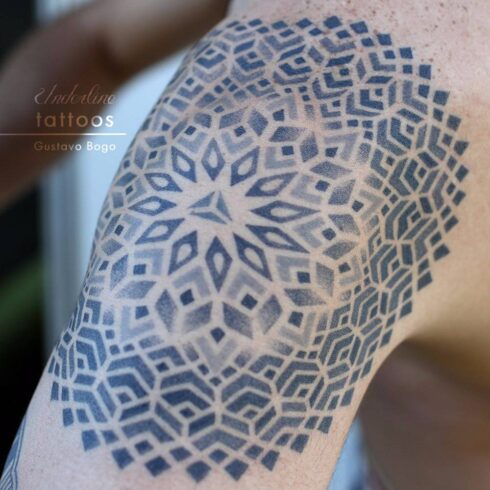 Ornamento Geométrico e Orgânico - Tatuagem Ornamental mesclando elementos geométricos e orgânicos