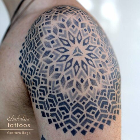 Ornamento Geométrico e Orgânico - Tatuagem Ornamental mesclando elementos geométricos e orgânicos