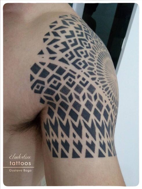Ornamento Geométrico e Orgânico - Tatuagem Ornamental mesclando elementos geométricos e orgânicos