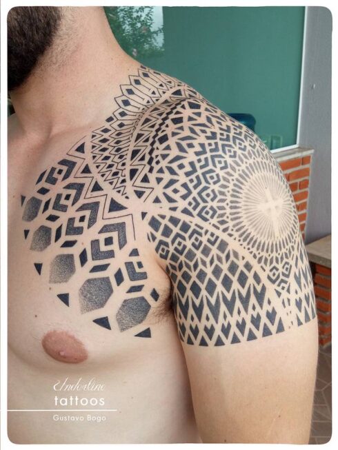 Ornamento Geométrico e Orgânico - Tatuagem Ornamental mesclando elementos geométricos e orgânicos