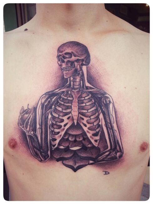 Tatuagem Sombreado Preto e Cinza / Sumiê - Tatuagem Sombreada em tons de preto e cinza, gradientes e texturas feitos com o afastamento dos pontos e diluição do preto / Sumiê.