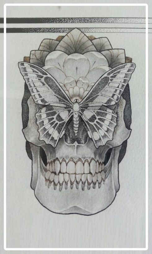 Tatuagem Sombreado Preto e Cinza / Sumiê - Tatuagem Sombreada em tons de preto e cinza, gradientes e texturas feitos com o afastamento dos pontos e diluição do preto / Sumiê.