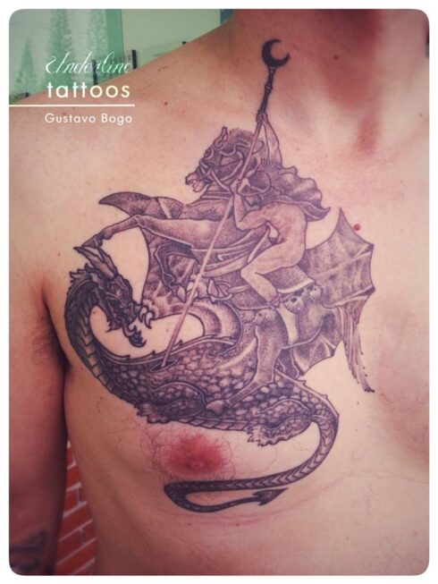 Tatuagem Sombreado Preto e Cinza / Sumiê - Tatuagem Sombreada em tons de preto e cinza, gradientes e texturas feitos com o afastamento dos pontos e diluição do preto / Sumiê.