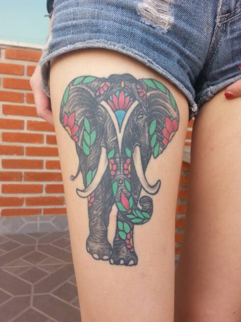 Tatuagem Sombreado Preto e Cinza / Sumiê - Tatuagem Sombreada em tons de preto e cinza, gradientes e texturas feitos com o afastamento dos pontos e diluição do preto / Sumiê.